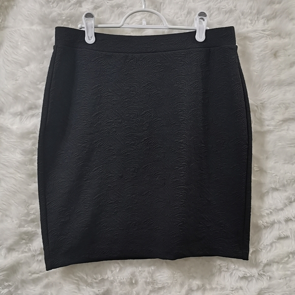 🌈 3/$25 NWT LOFT Textured Skirt M